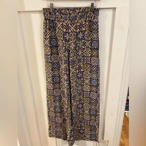 Momoni silk geometric sleeveless blouse pant set - Picture 6 of 9